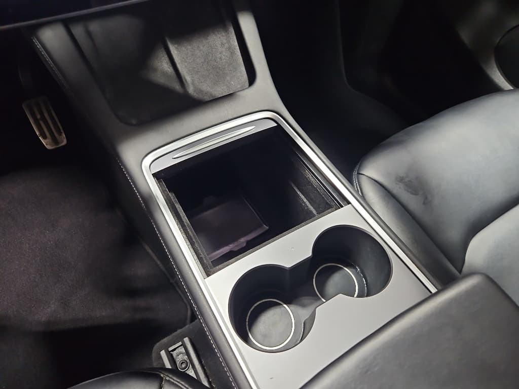 2021 Tesla Model Y view 16