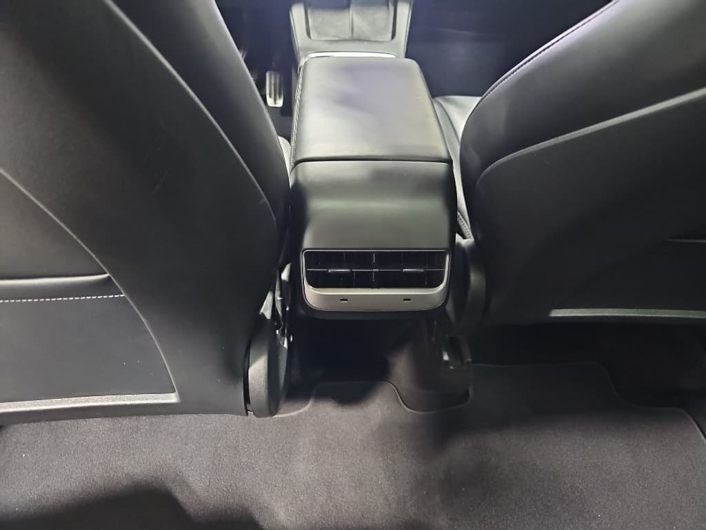 2021 Tesla Model Y view 21