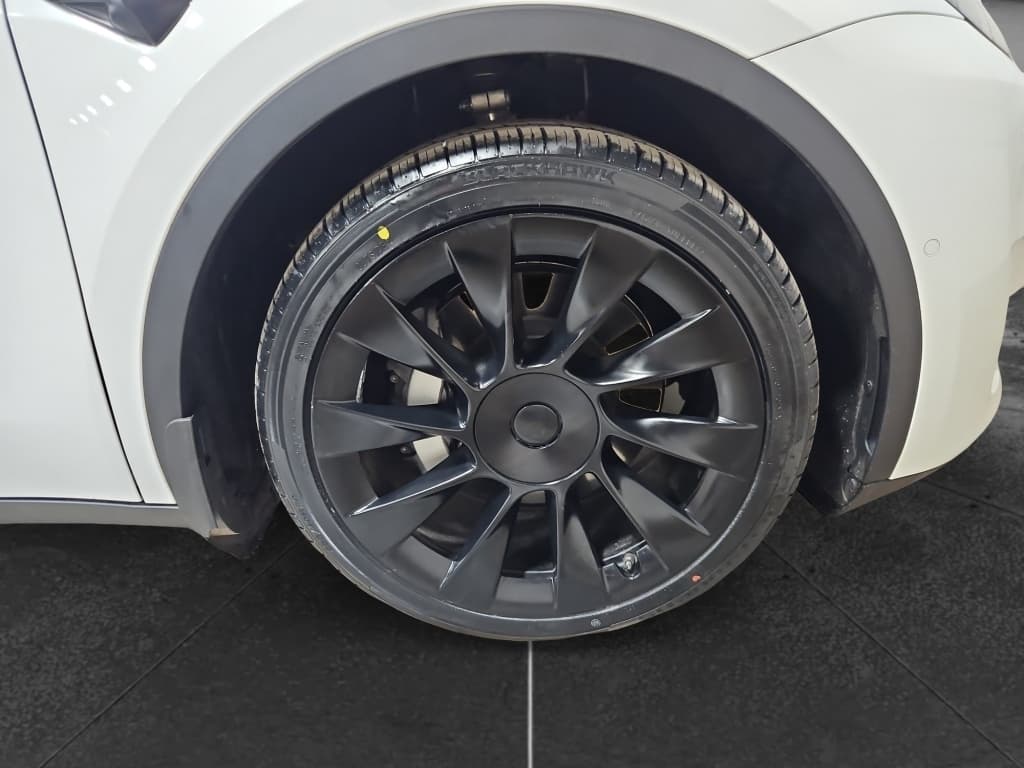 2021 Tesla Model Y view 34