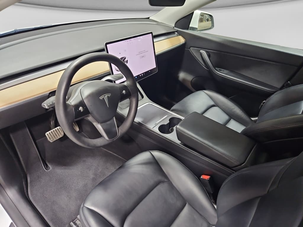 2021 Tesla Model Y view 14