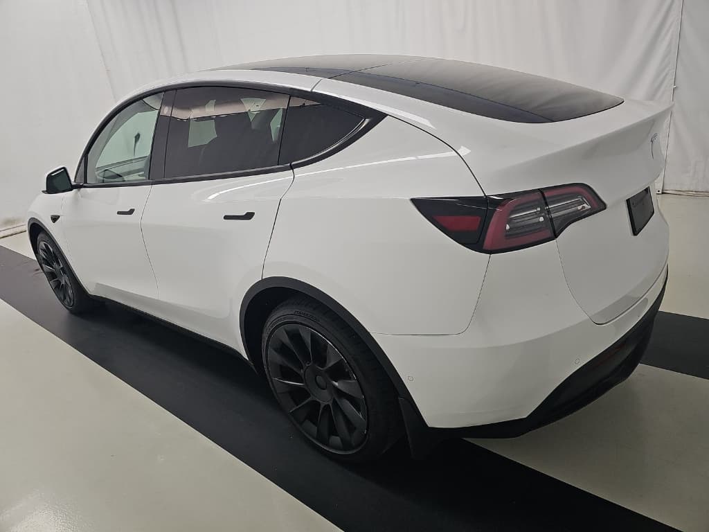 2021 Tesla Model Y view 4