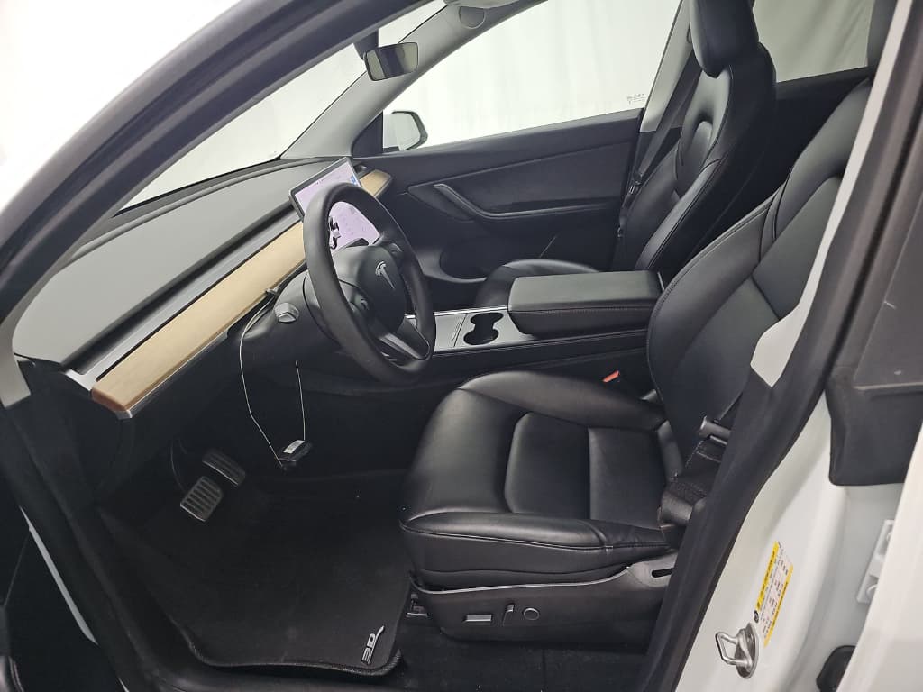 2021 Tesla Model Y view 5