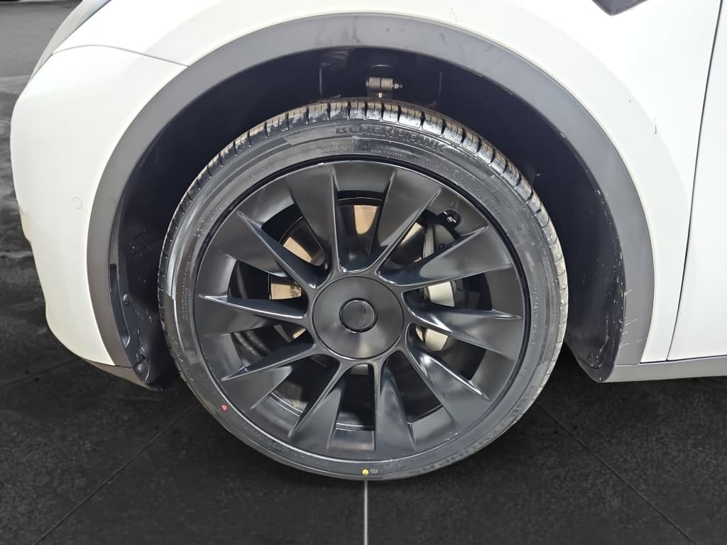 2021 Tesla Model Y view 28