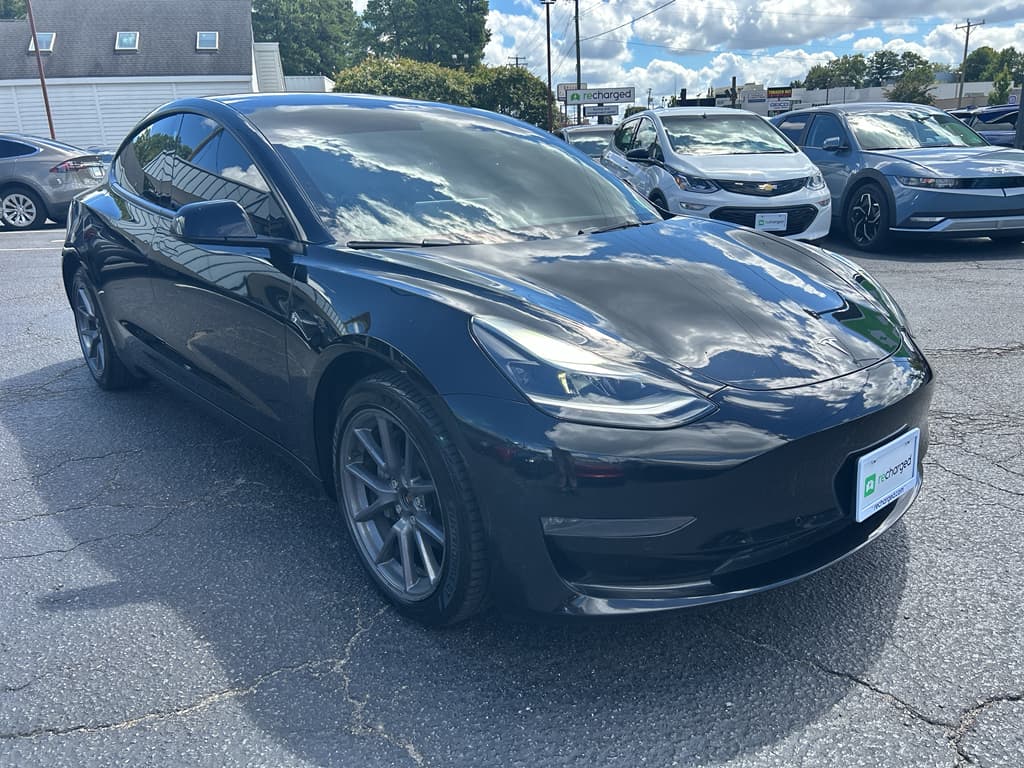 2022 Tesla Model 3 view 4