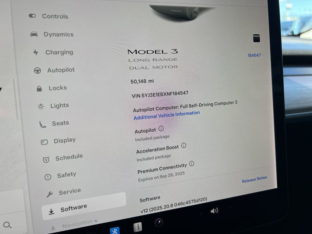 2022 Tesla Model 3 view 9