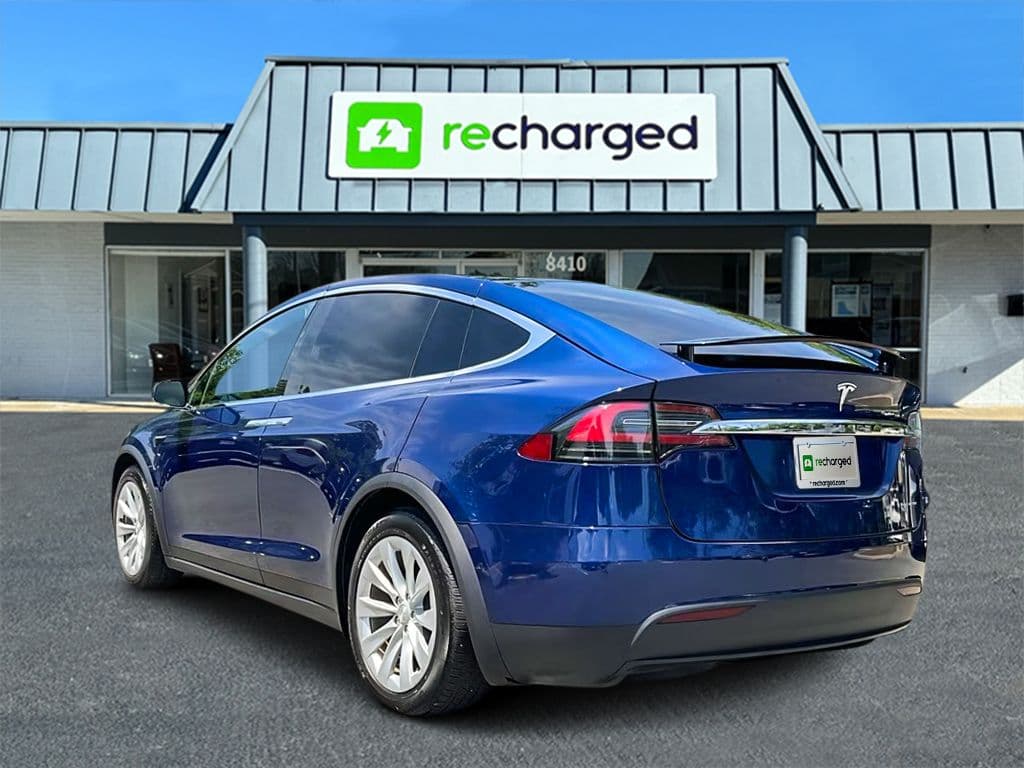2019 Tesla Model X view 4