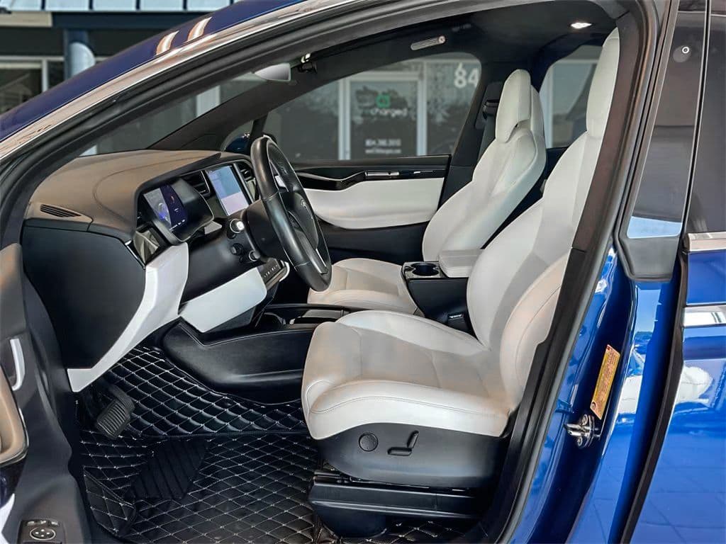 2019 Tesla Model X view 7