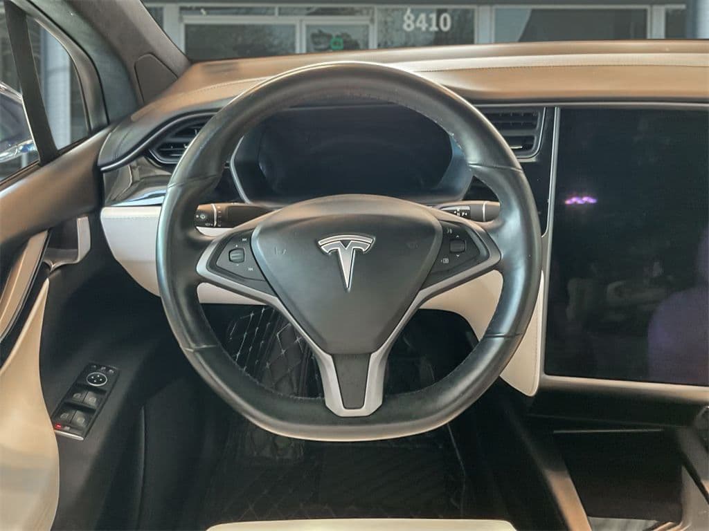 2019 Tesla Model X view 8