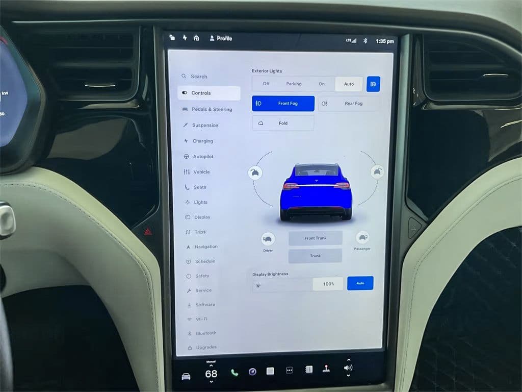 2019 Tesla Model X view 14