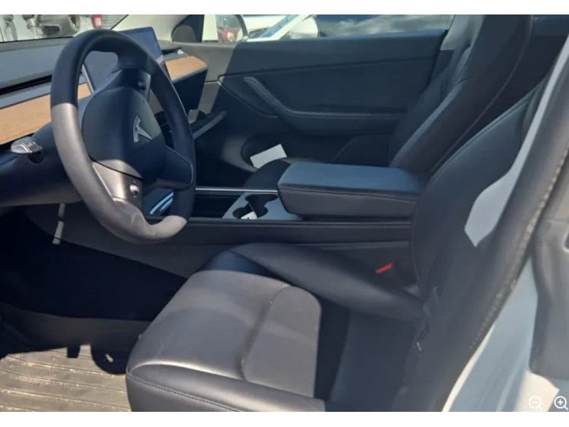 2021 Tesla Model Y view 4