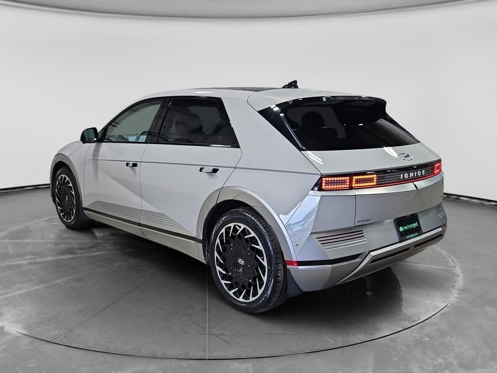2023 Hyundai IONIQ 5 view 2