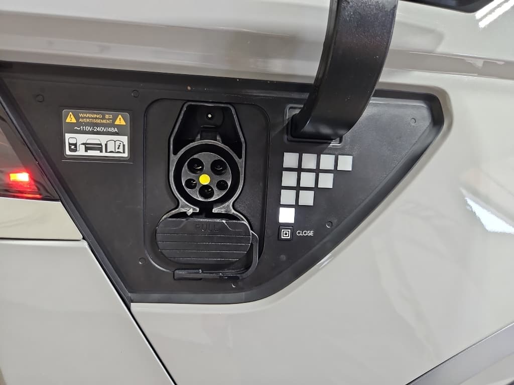 2023 Hyundai IONIQ 5 view 5