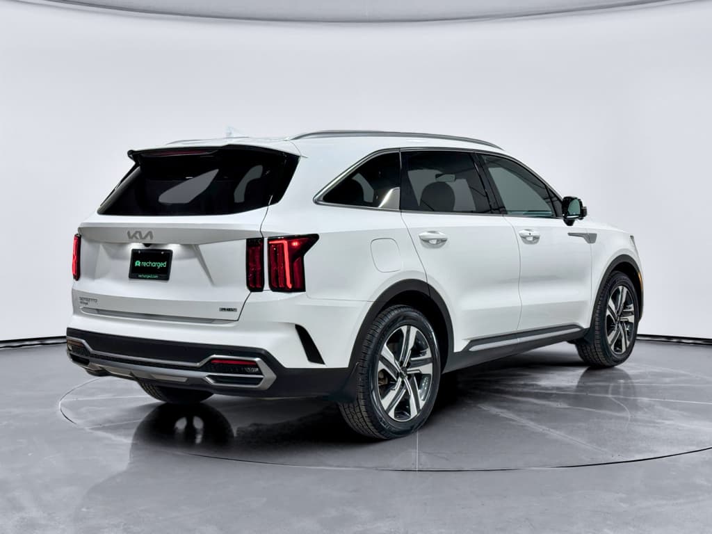 2023 Kia Sorento Plug-in Hybrid view 3
