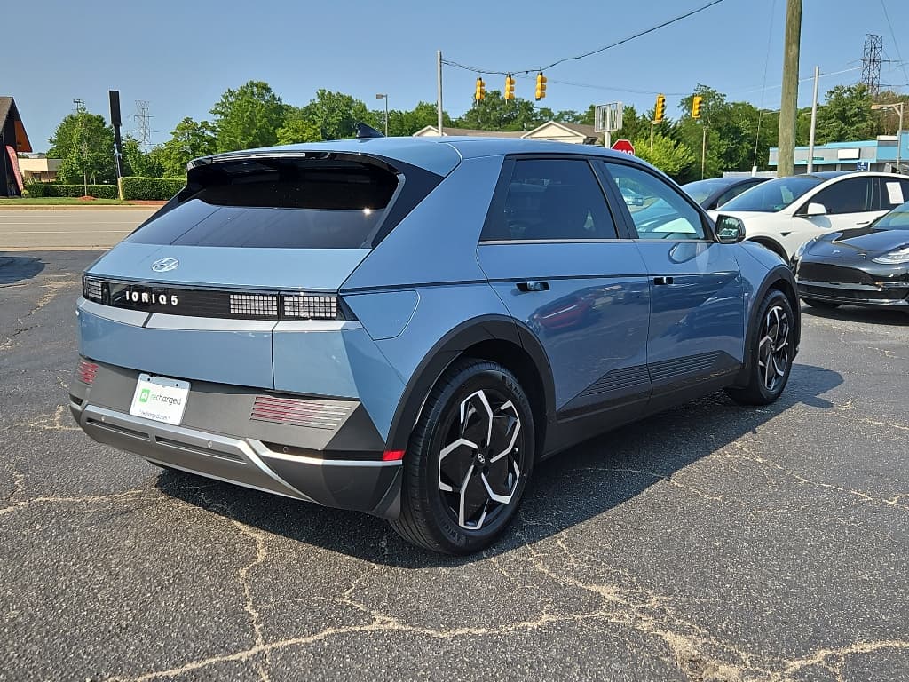 2023 Hyundai IONIQ 5 view 3