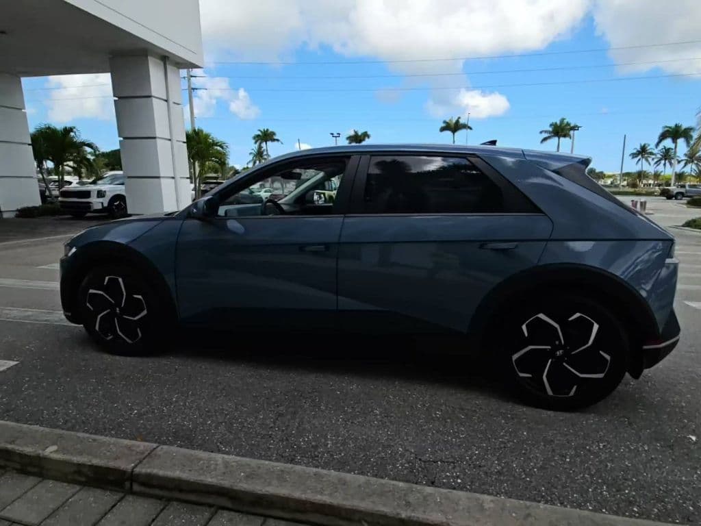 2023 Hyundai IONIQ 5 view 2