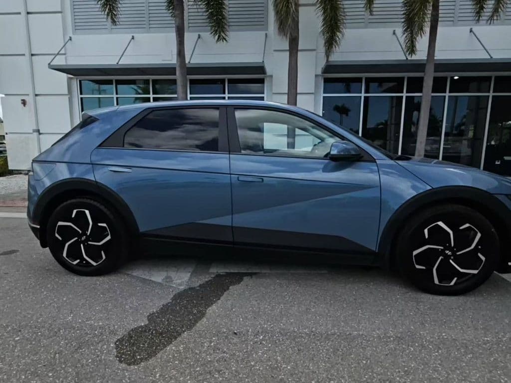 2023 Hyundai IONIQ 5 view 4