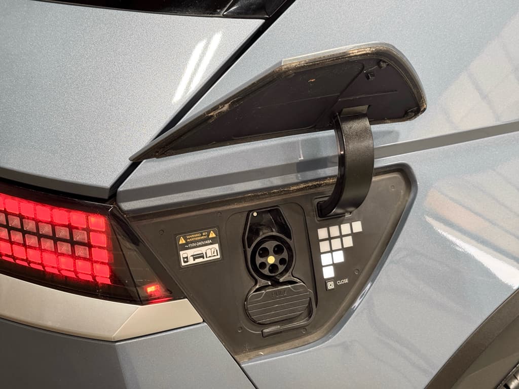 2023 Hyundai IONIQ 5 view 5