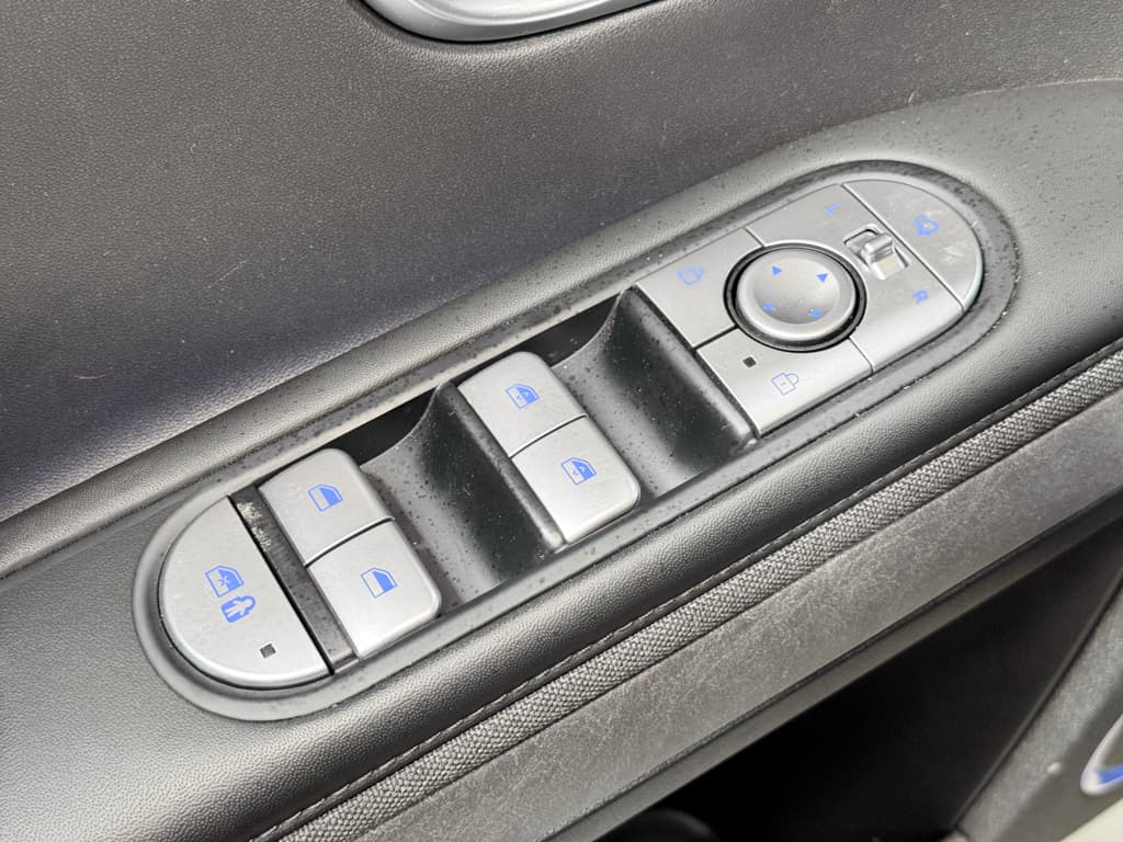 2023 Hyundai IONIQ 5 view 7