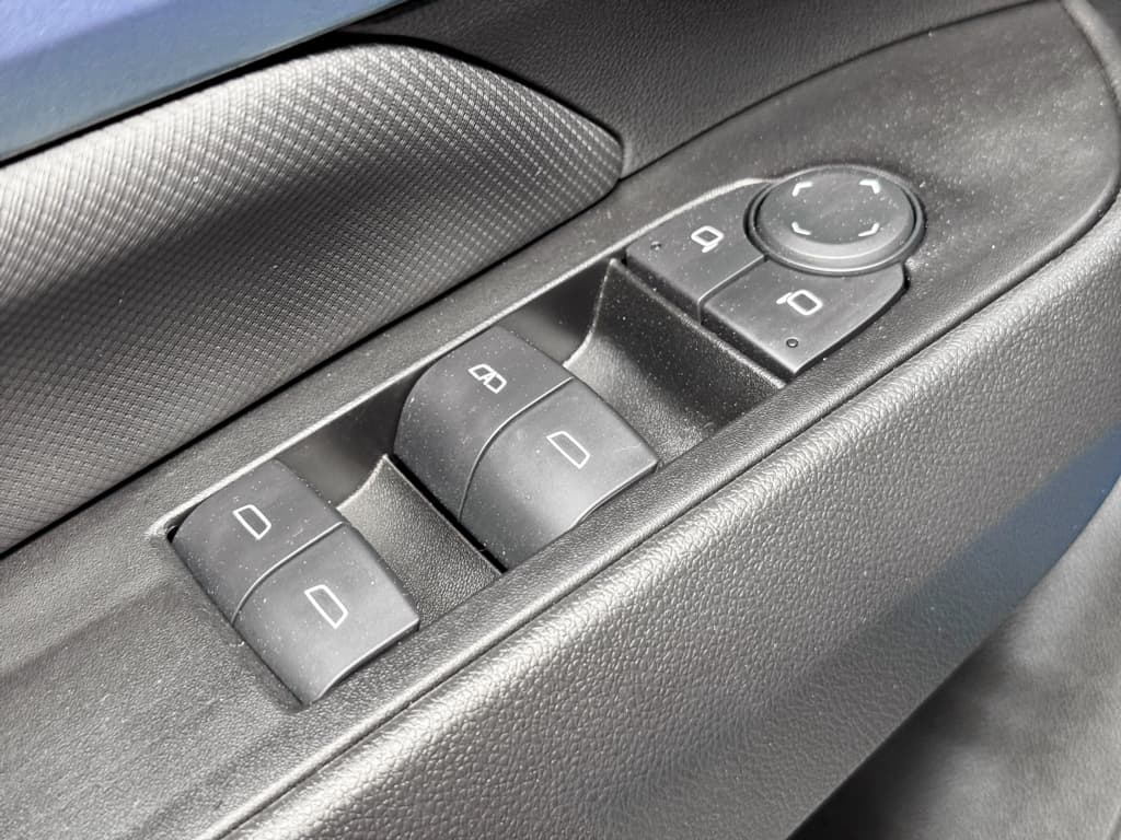 2025 Chevrolet Equinox EV view 7