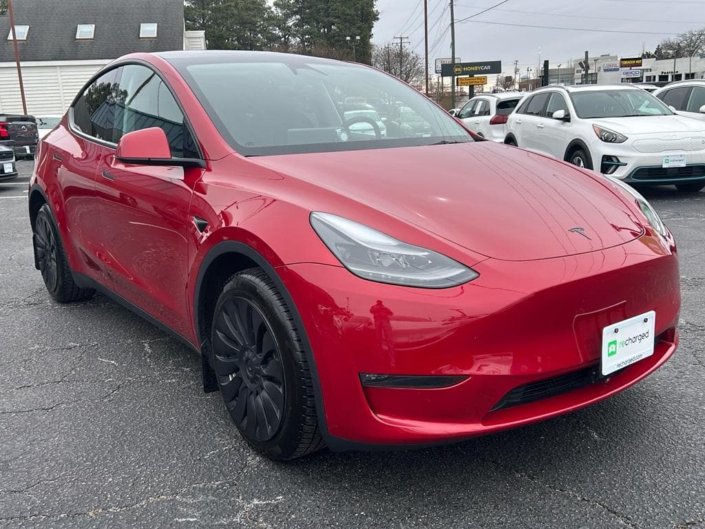 2023 Tesla Model Y view 4