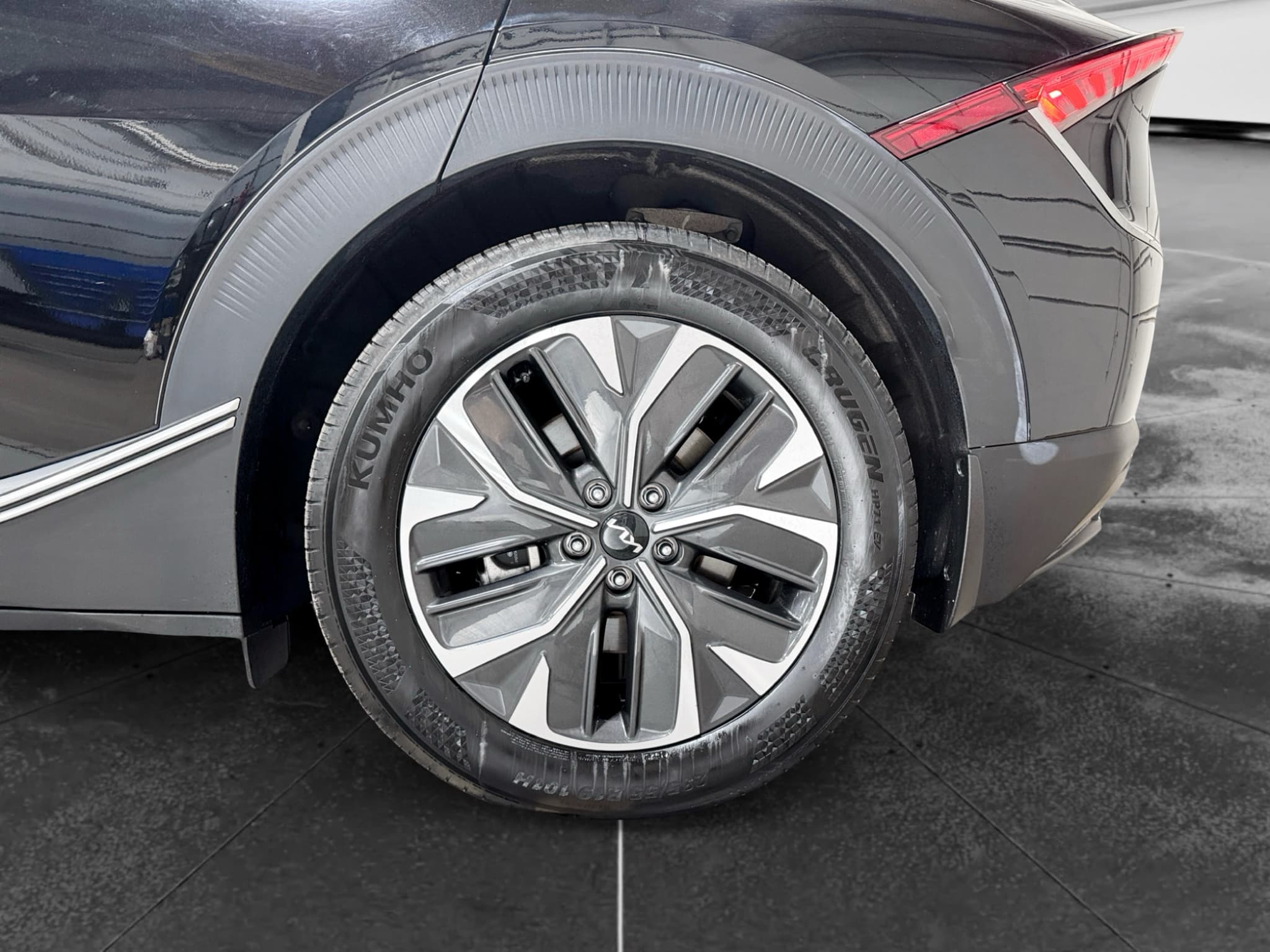 2024 Kia EV6 view 34