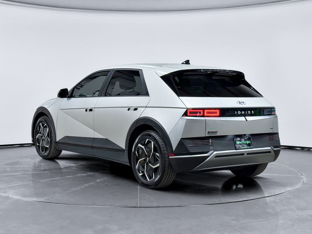 2023 Hyundai IONIQ 5 view 2