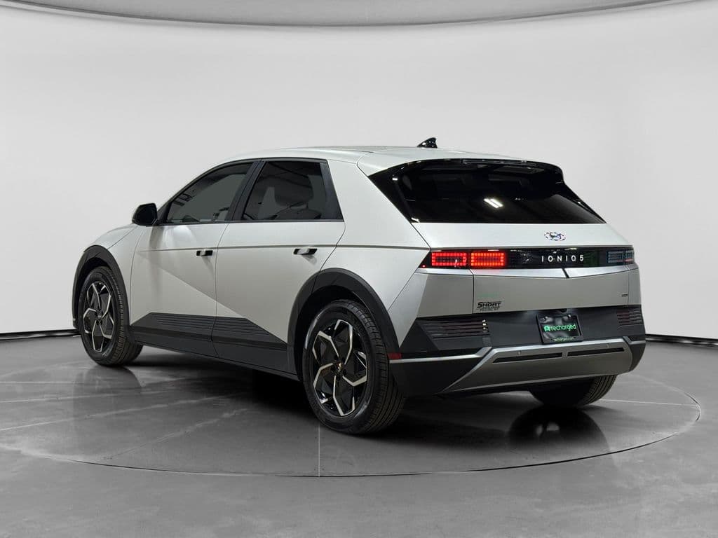 2023 Hyundai IONIQ 5 view 2