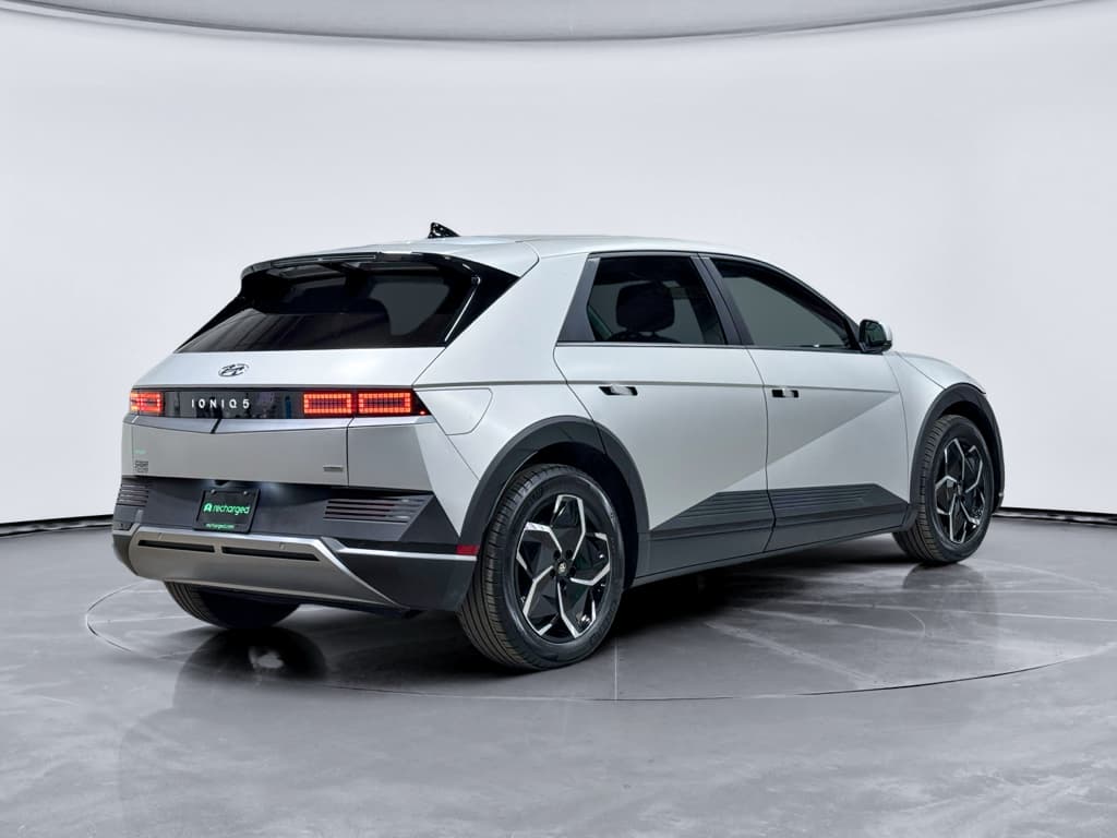 2023 Hyundai IONIQ 5 view 3