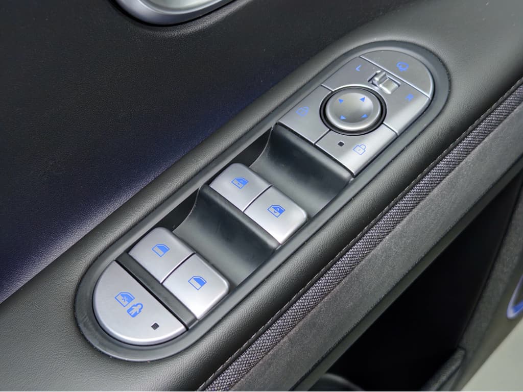 2023 Hyundai IONIQ 5 view 7