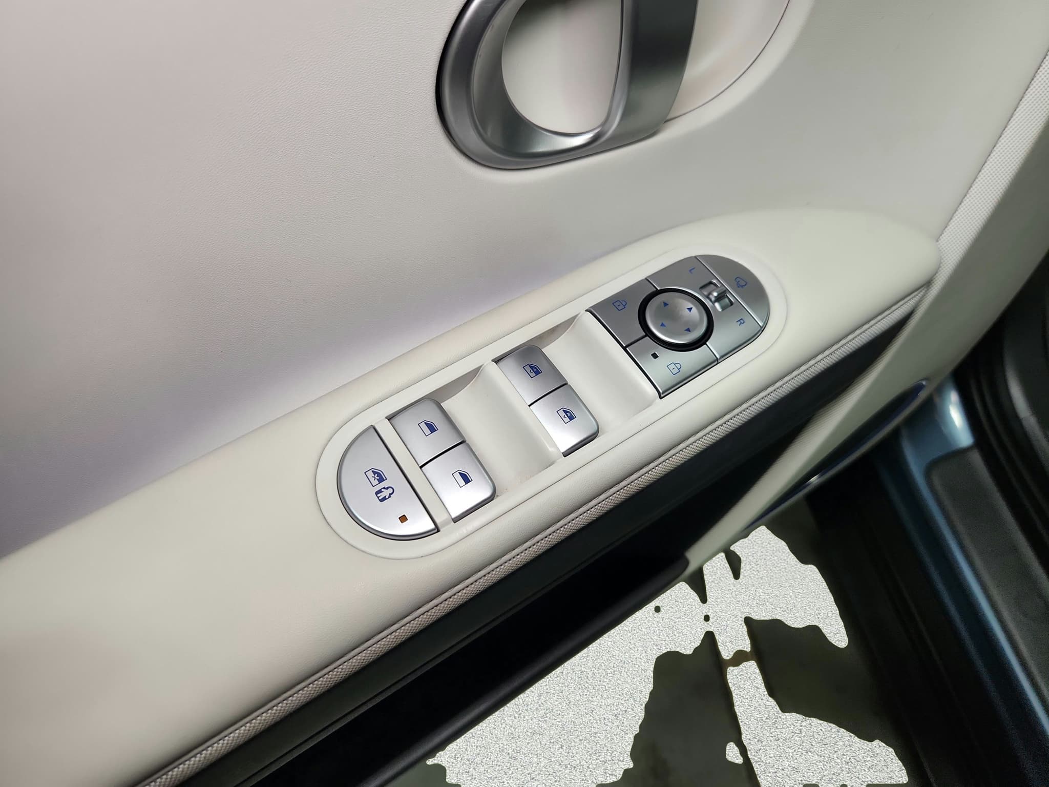 2023 Hyundai IONIQ 5 view 11