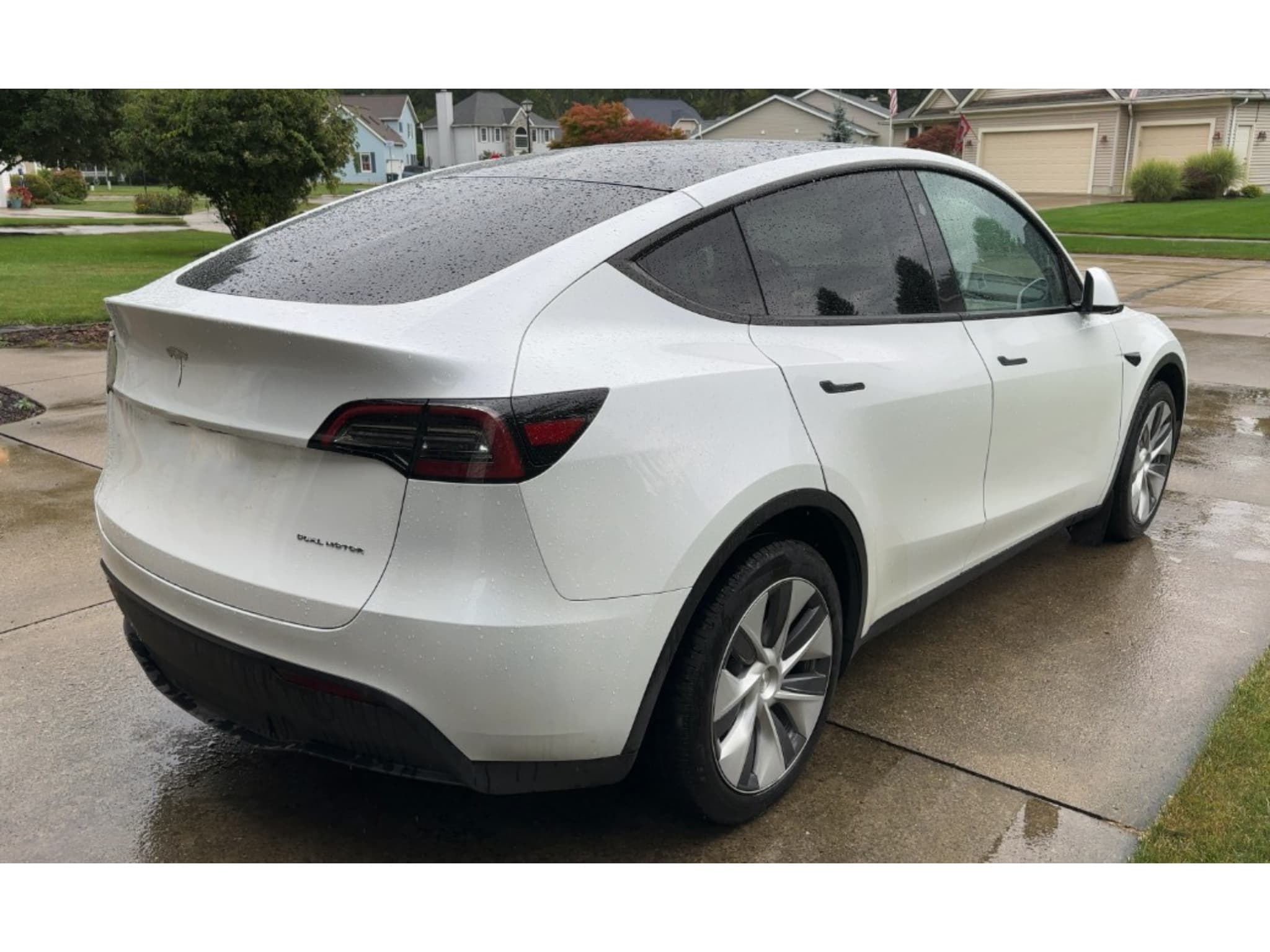 2023 Tesla Model Y view 3