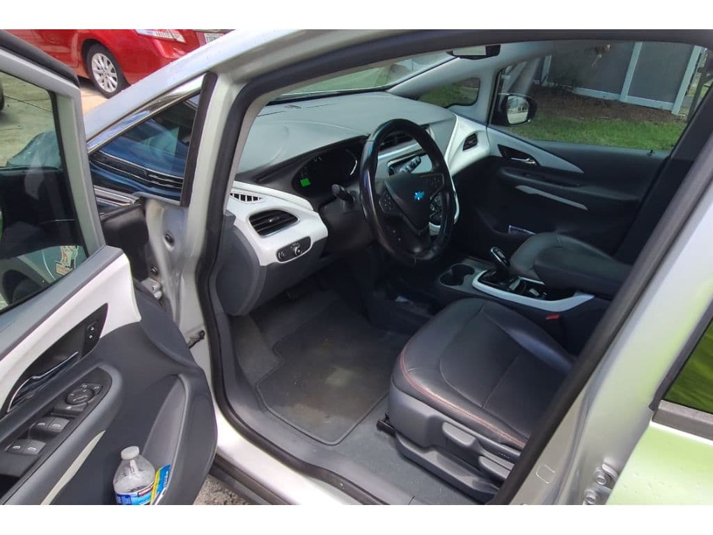 2017 Chevrolet Bolt EV view 5