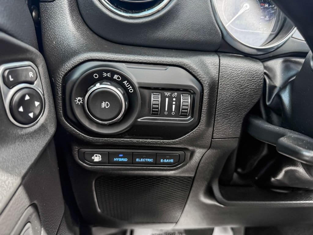2022 Jeep Wrangler view 12