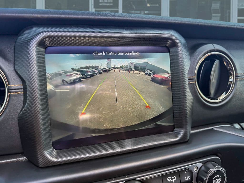 2022 Jeep Wrangler view 18