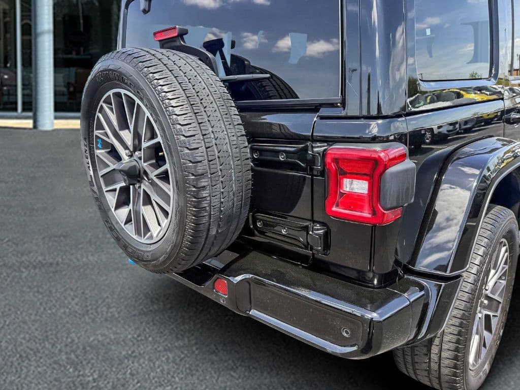 2022 Jeep Wrangler view 32