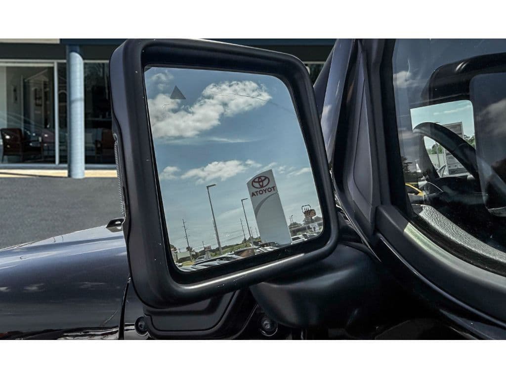 2022 Jeep Wrangler view 38