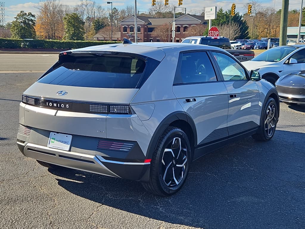 2023 Hyundai IONIQ 5 view 3