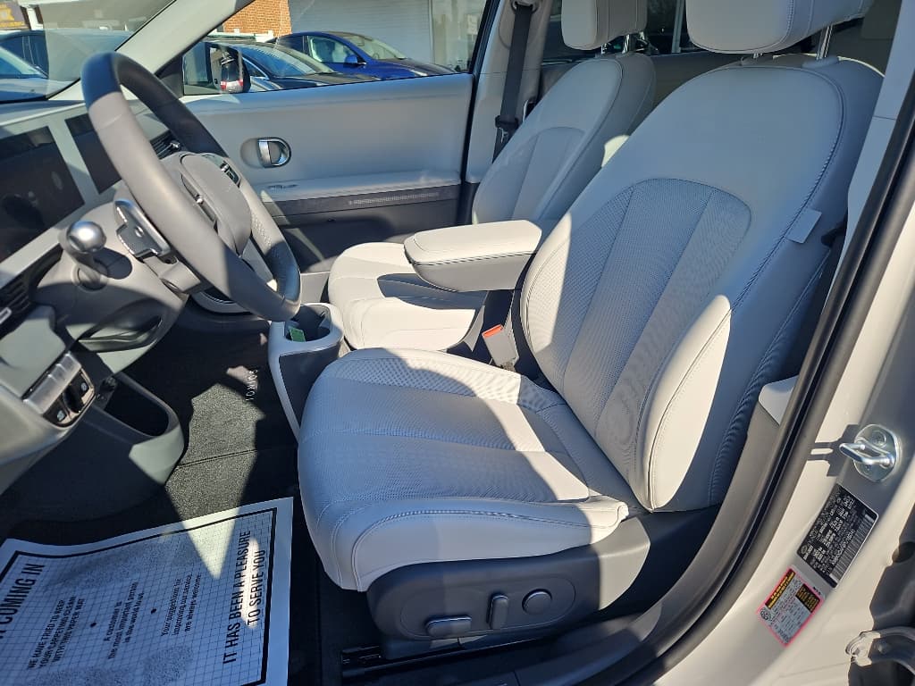 2023 Hyundai IONIQ 5 view 7