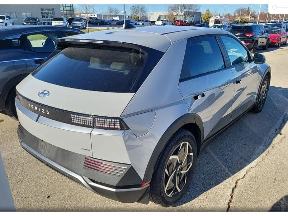 2023 Hyundai IONIQ 5 view 2