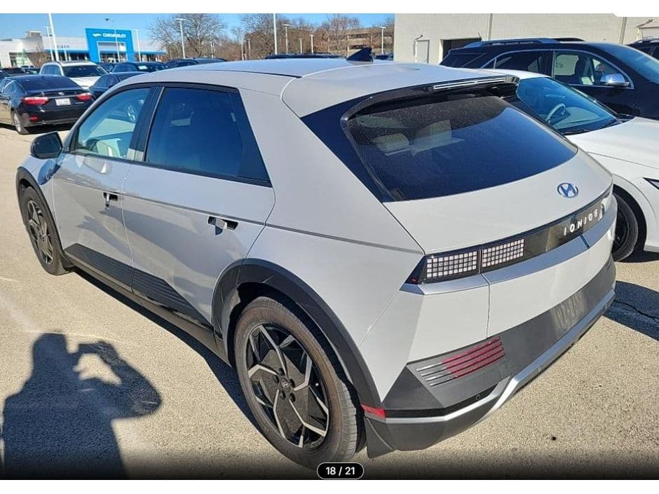 2023 Hyundai IONIQ 5 view 4