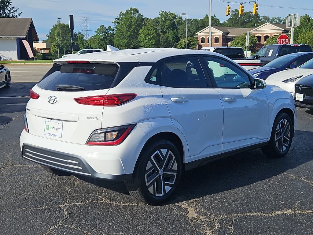 2023 Hyundai Kona EV view 3