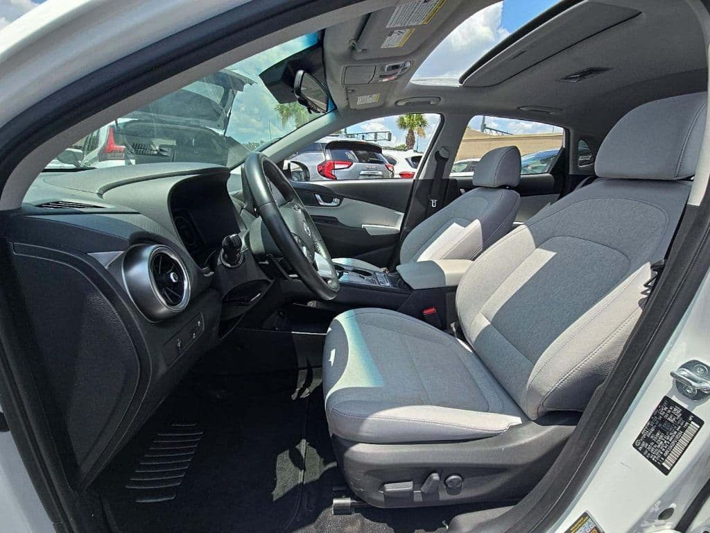 2023 Hyundai Kona EV view 7
