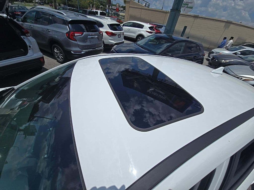 2023 Hyundai Kona EV view 5