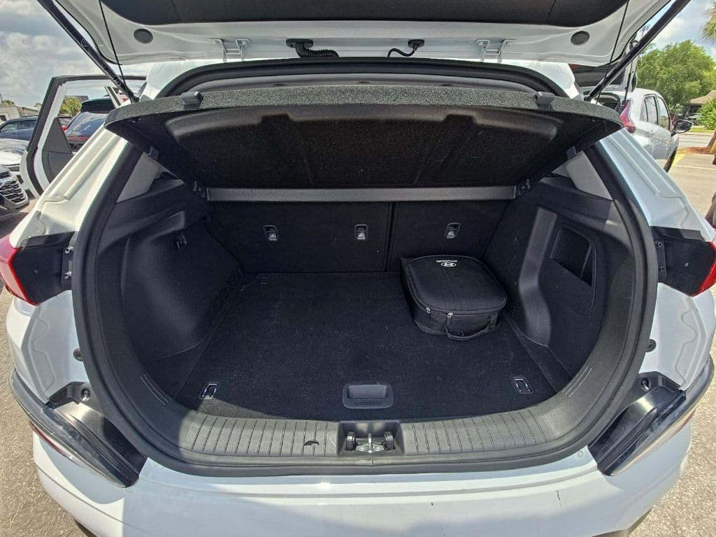 2023 Hyundai Kona EV view 6