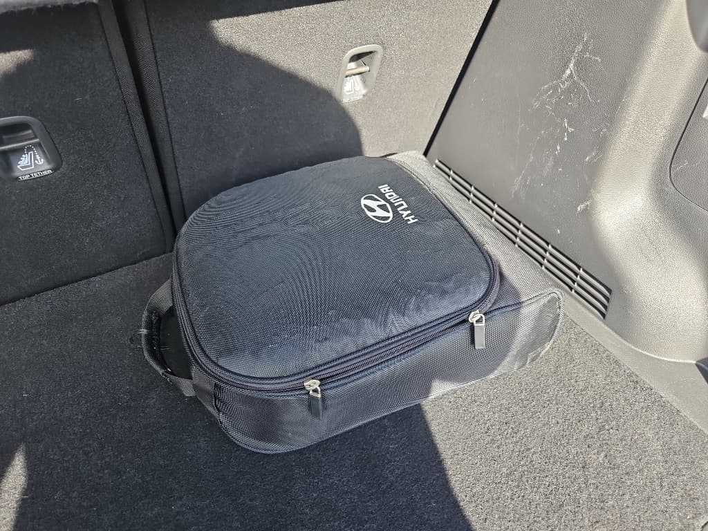 2023 Hyundai Kona EV view 6