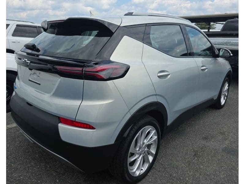 2023 Chevrolet Bolt EUV view 3