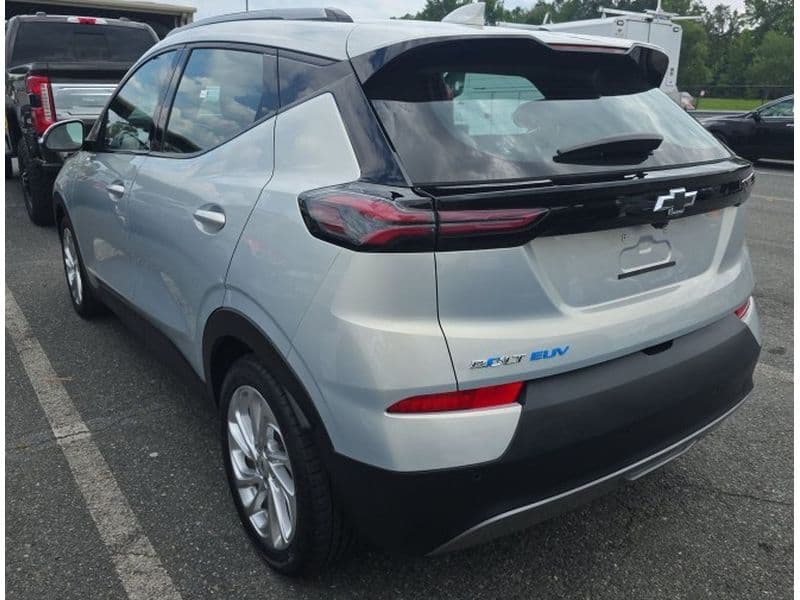 2023 Chevrolet Bolt EUV view 4