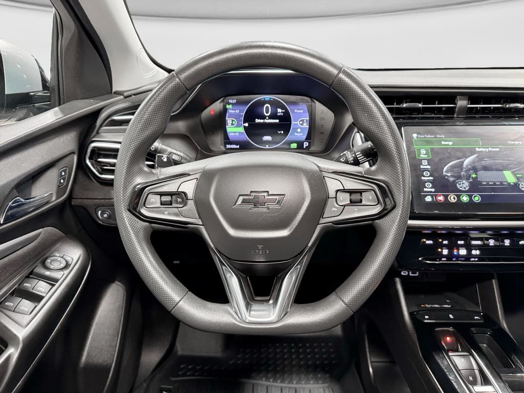 2023 Chevrolet Bolt EUV view 8