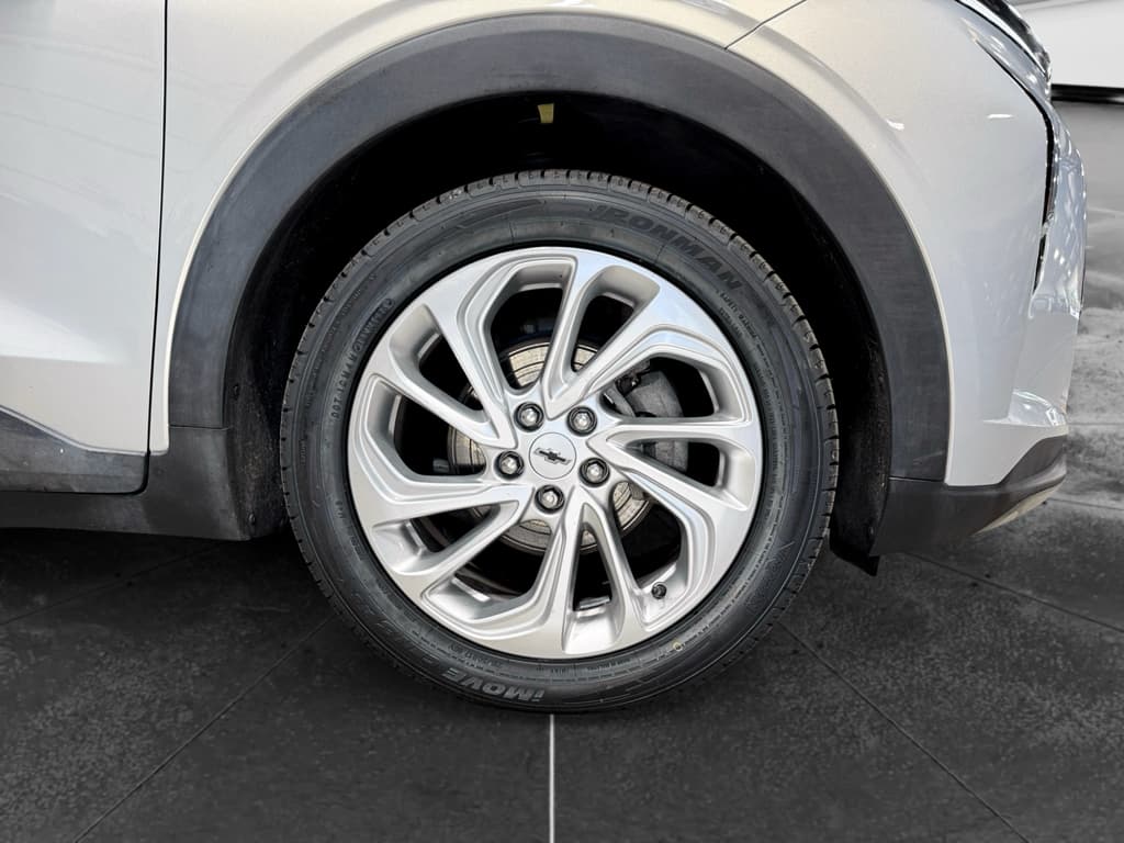2023 Chevrolet Bolt EUV view 34