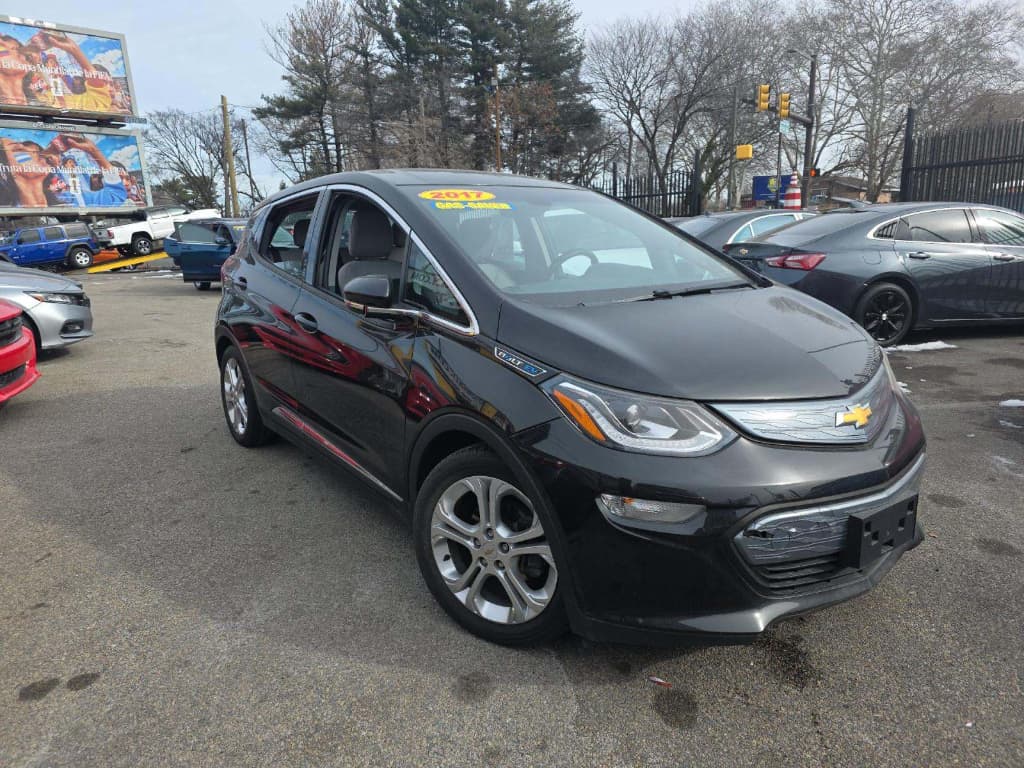 2017 Chevrolet Bolt EV view 4